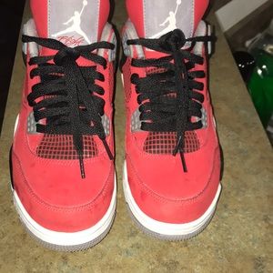 Air jordan 4 Retro ‘Toro Bravo’